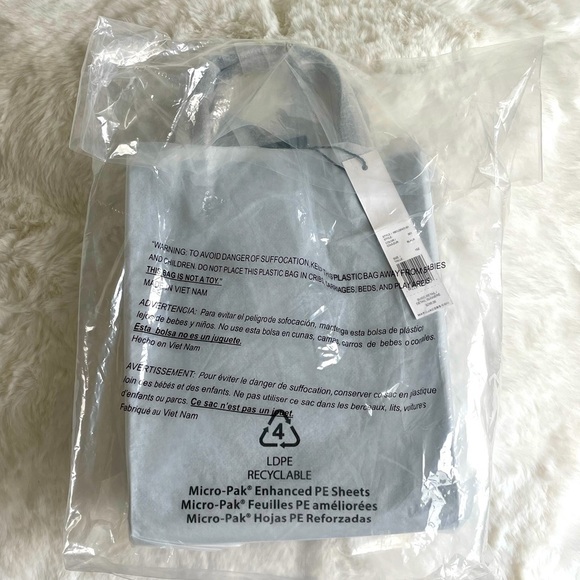 New Marc Jacobs bag crossbody black leather gold tone hardware 2 straps NWT - Picture 7 of 14